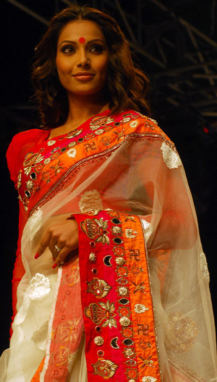 bipasha basu 2009. Bipasa Basu at the Mona Pali#39;s