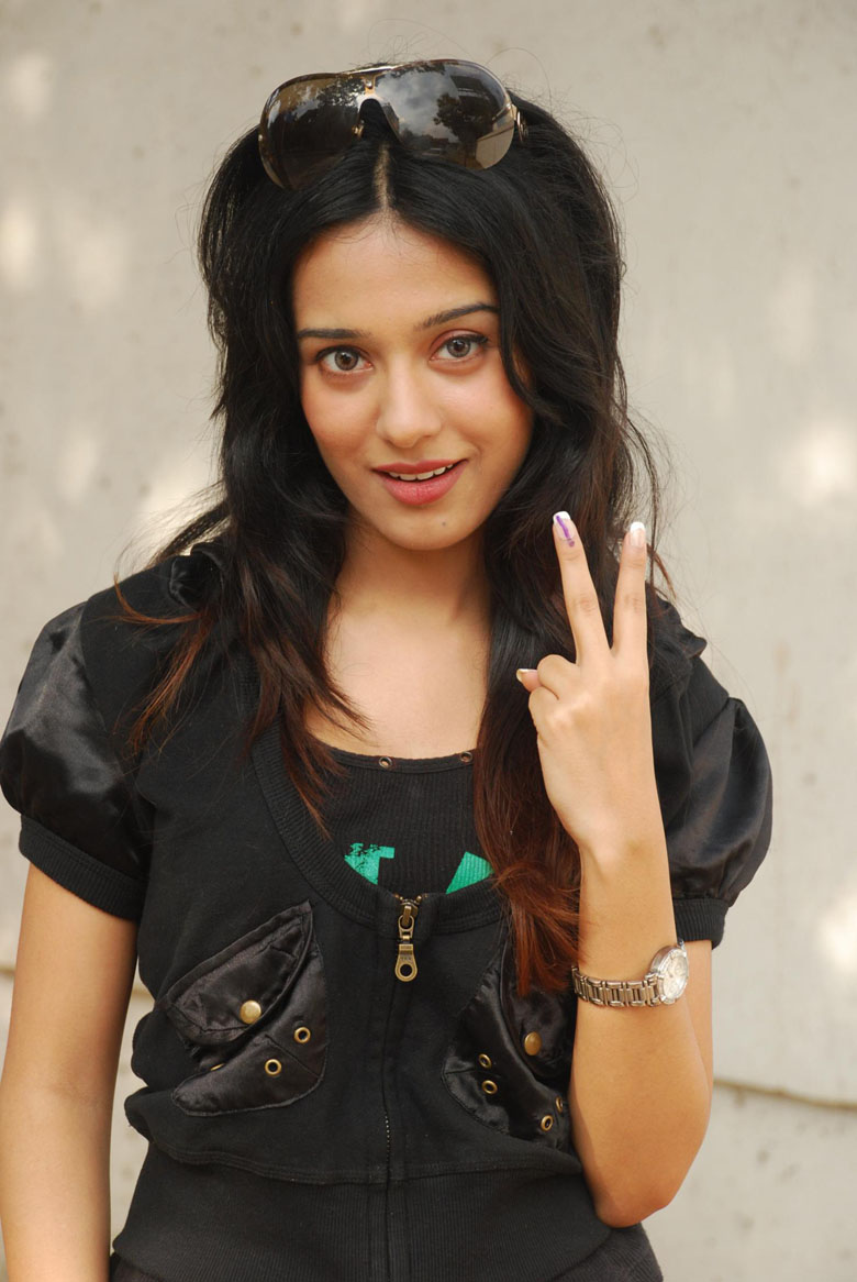 Amrita Rao,Film Star Amrita Rao,Amrita Rao Photos,Amrita Rao Photo