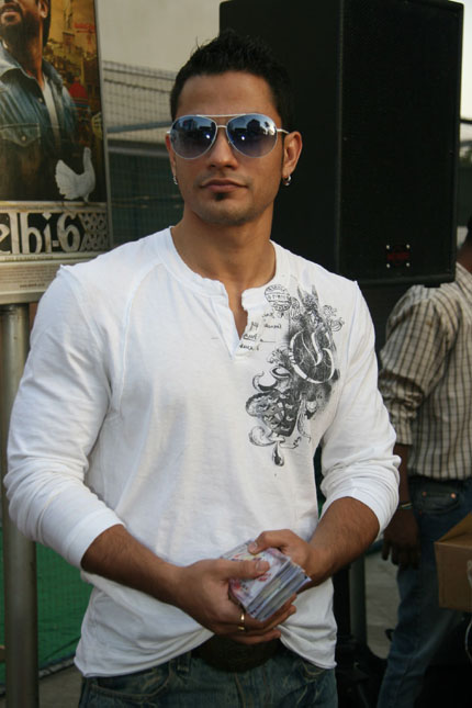 Kunal Khemu Hot