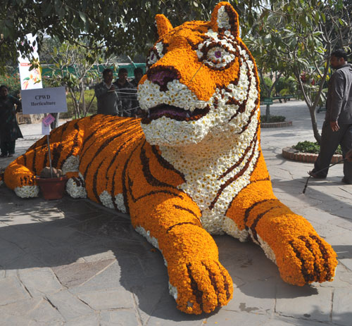 tiger garden statue