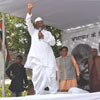 Anna Hazare Greeting People at Jantar Mantar