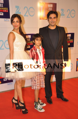 Malaika with husband Arbaaz Khan at Zee Cine Awards 2013