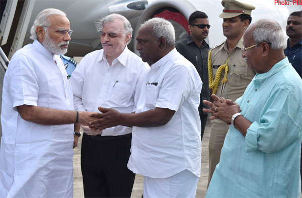 PM Modi being received by the Governor of Kerala