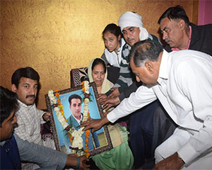 Manoj Tiwari BJP Relief meets the family members of late Ankit Sharma